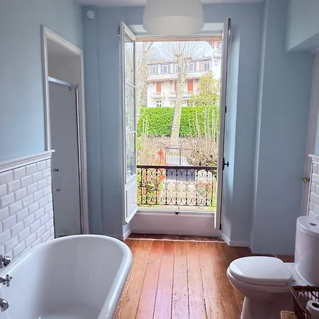 La Maison Carree - Escape To Timeless French Charm 펜션 *
